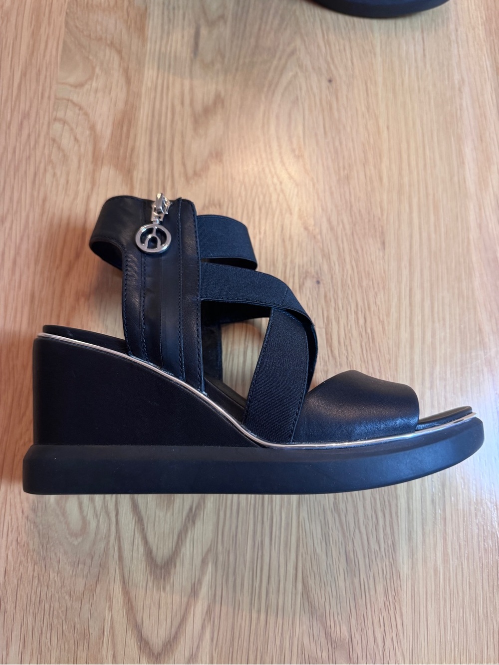 Wishbone leather Black Wedge Sandal “Paola” with Stretch Straps